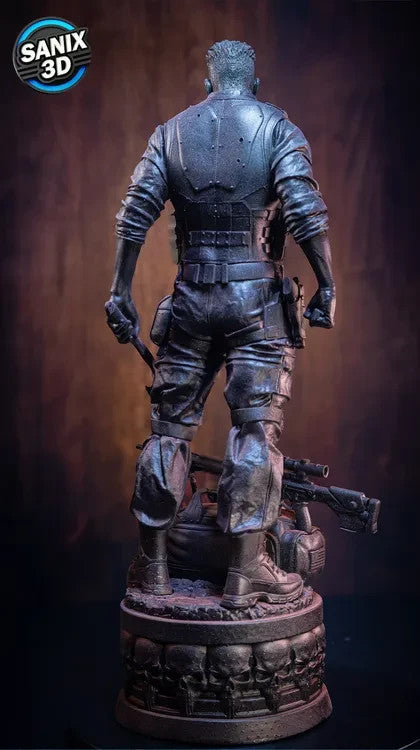 The PUNISHER  22 cm avec la base