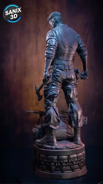 The PUNISHER  22 cm avec la base
