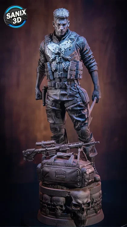 The PUNISHER  22 cm avec la base