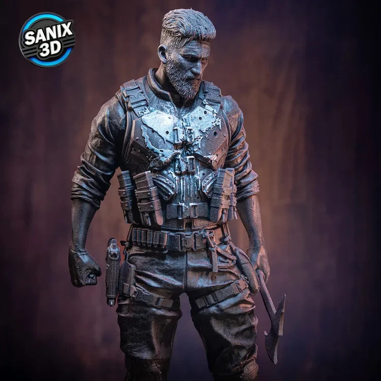 The PUNISHER  22 cm avec la base