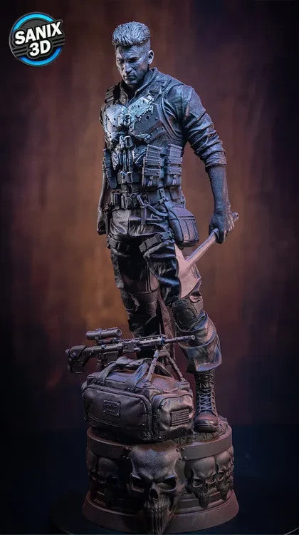 The PUNISHER  22 cm avec la base