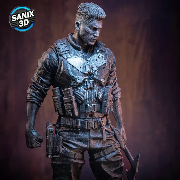 The PUNISHER  22 cm avec la base