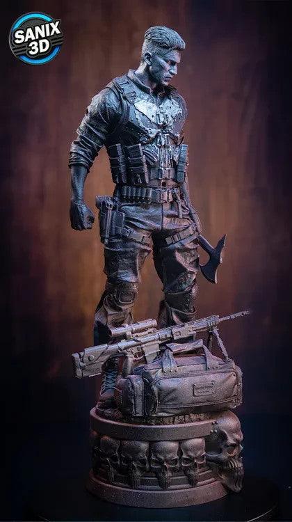 The PUNISHER  22 cm avec la base
